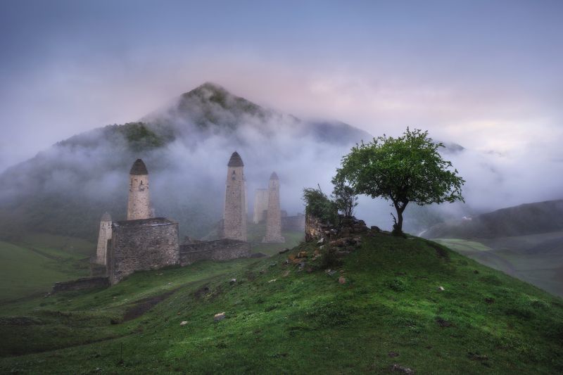 ингушетия, горная ингушетия, ингушские башни, заповедник эрзи, башенный комплекс Туманный Эрзиphoto preview