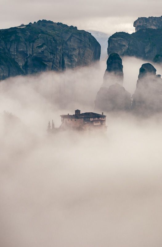 Утренний туман в Метеорах фото превью