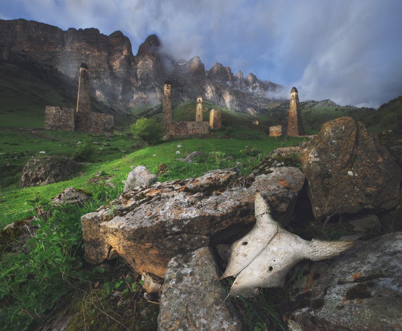 ингушетия, горная ингушетия, ингушские башни, заповедник эрзи, башенный комплекс, ний Закат в мёртвом городеphoto preview