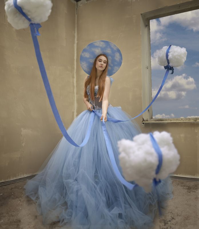 облака, девушка, фешн, бальное платье, небо пастушка, шатенка, красноволосая, гламур, женский портрет, идея Пастушка Облаковphoto preview