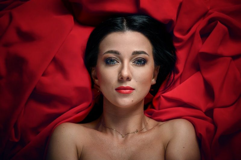 Lady in Redphoto preview