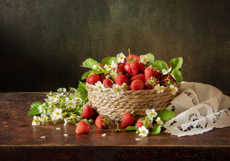 О клубнике , красиво.photo preview