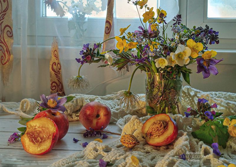 натюрморт, art_photo, food photo, фрукты, нектарин, первоцветы, цветы, фото на окне, фото на телефон Музыка весныphoto preview