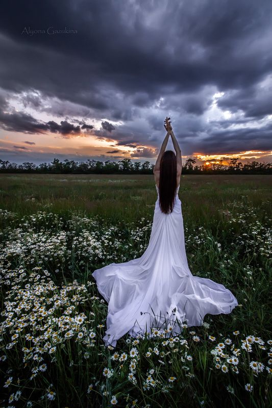 пейзаж, портрет, ромашки, небо, закат, постановочное фото Женская красота и величие природы ❤photo preview