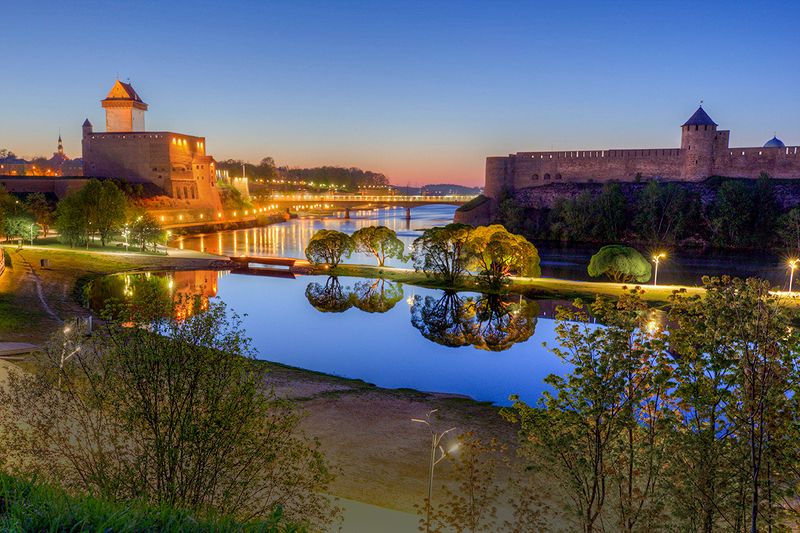 нарва ивангород замок крепость май ночь река пятикроновый вид Белая ночь фото превью