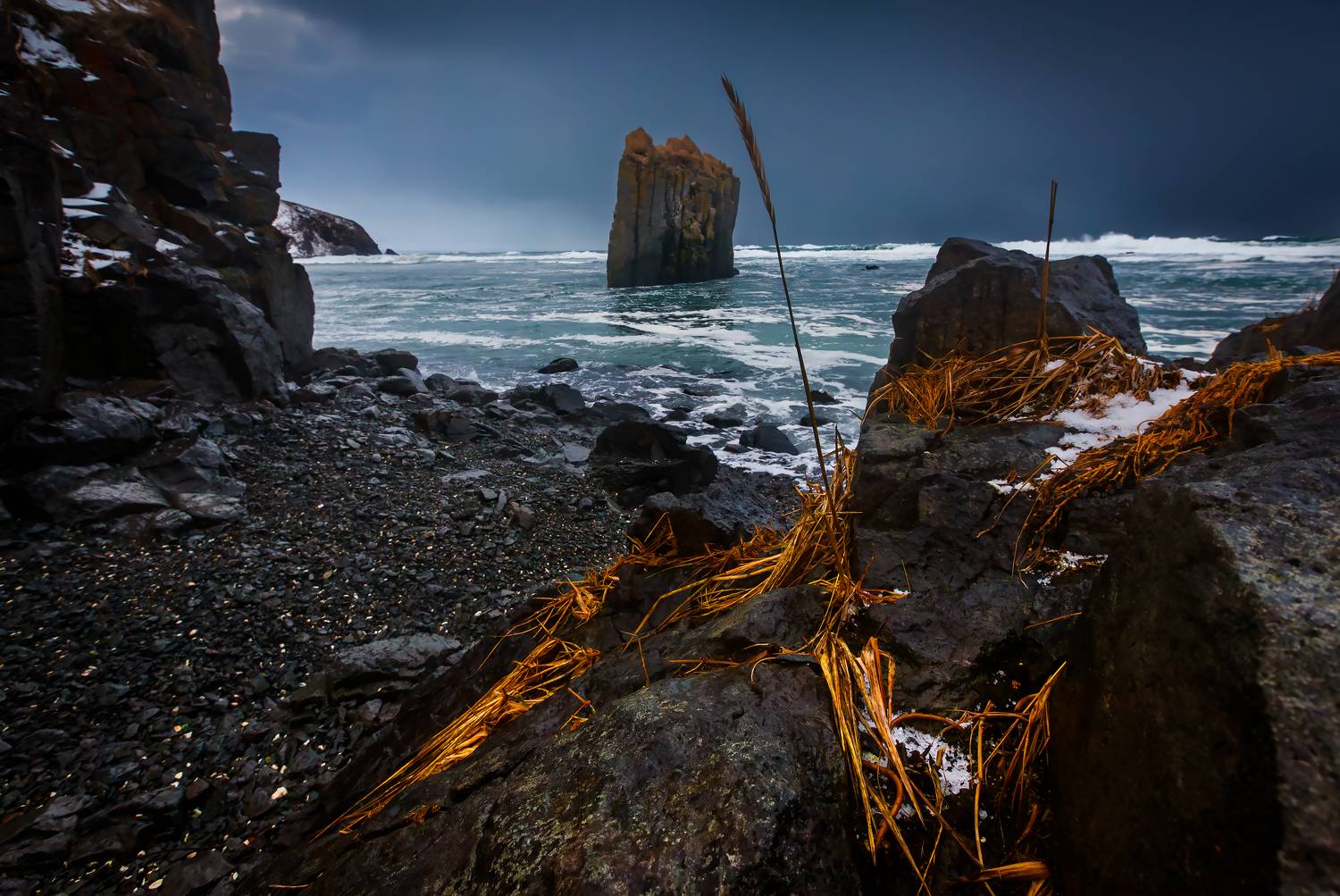 Кекур. Автор: Дмитрий Уткин кекур, скала, непогода, шторм, океан, командорские острова, остров беринга, Дмитрий Уткин