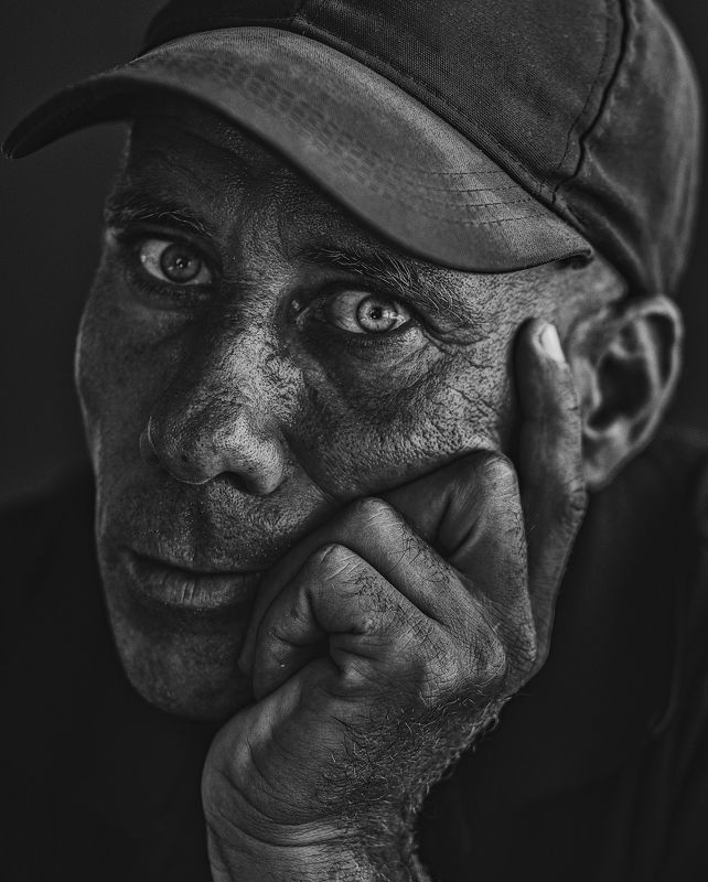 male portrait, black and white,gray shades,hands, face,daylight It stills bluephoto preview