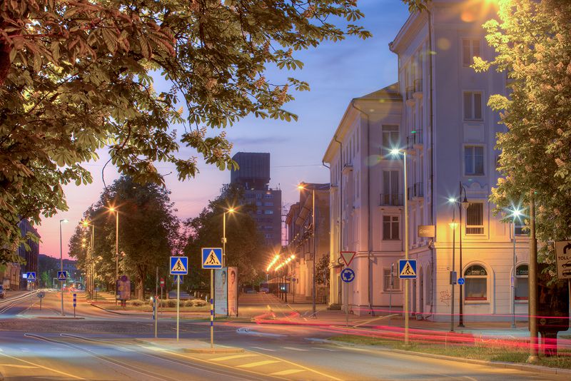 нарва май ночь город улица  дома фонари Белая ночь в Нарве фото превью