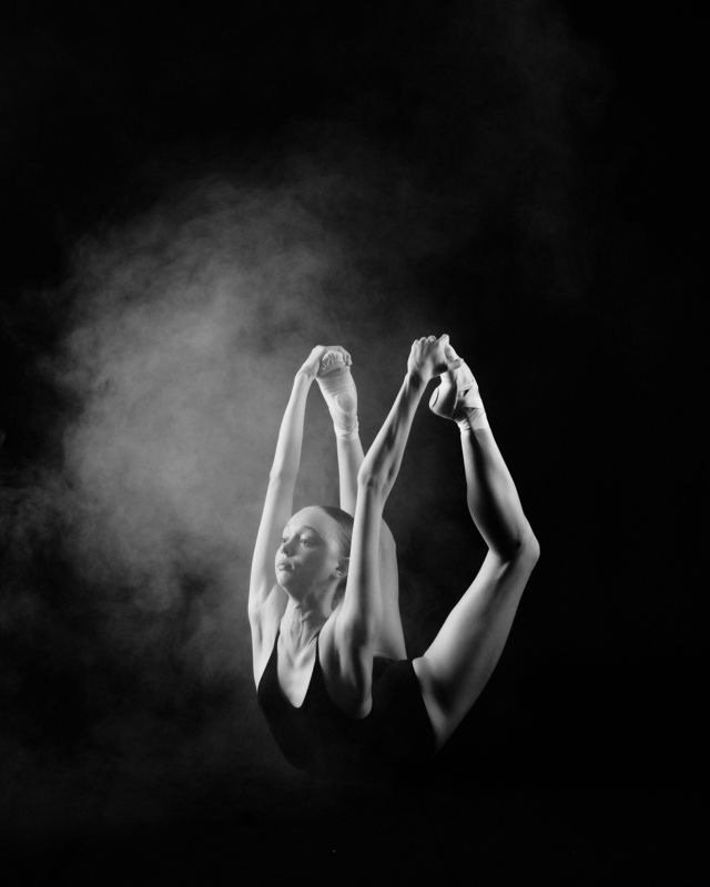 Балет, дым, портрет, чб Равновесиеphoto preview