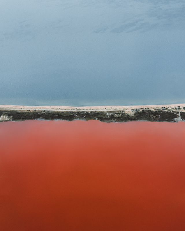 Красно-синий фото превью