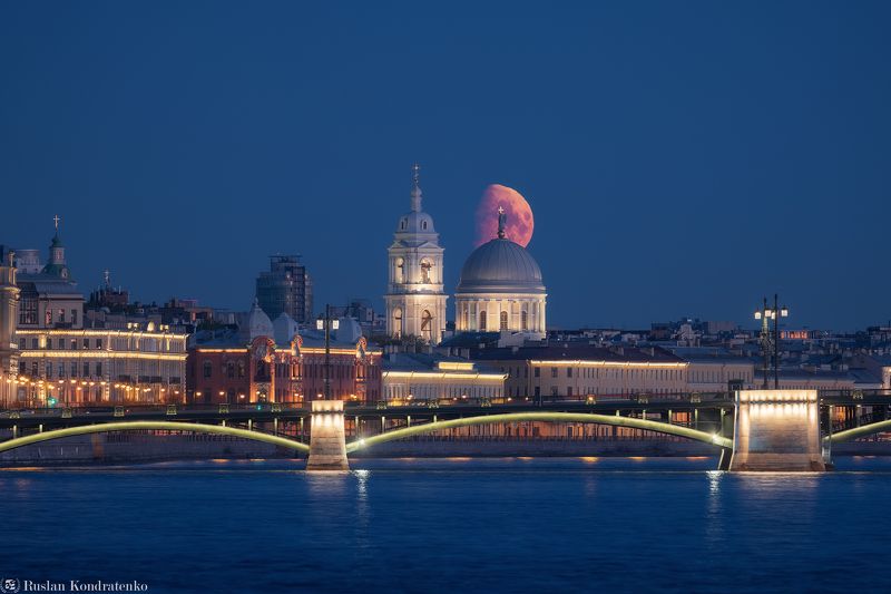 санкт-петербург, луна, восход луны, прострел, церковь, екатерининская церковь, биржевой мост Заход Луны за Церковью Святой Екатериныphoto preview