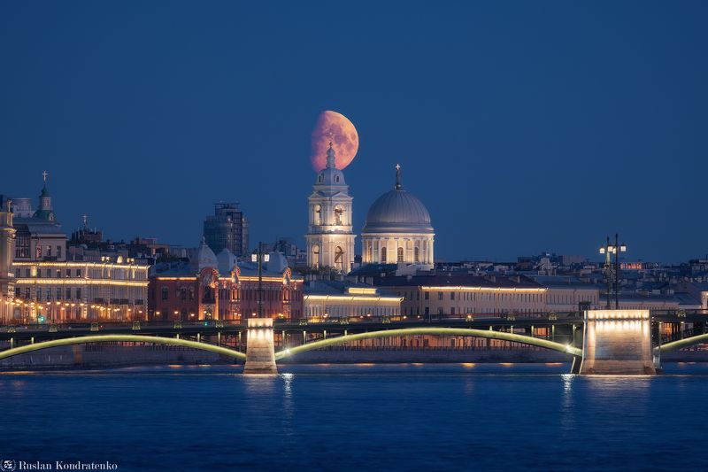 санкт-петербург, луна, восход луны, прострел, церковь, екатерининская церковь, биржевой мост Заход Луны за Церковью Святой Екатериныphoto preview