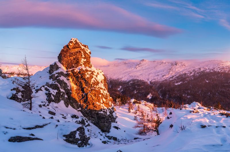 Урал, Северный Урал, горы, снег, Конжаковский камень, Серебрянский камень На гребне в Уральских горахphoto preview