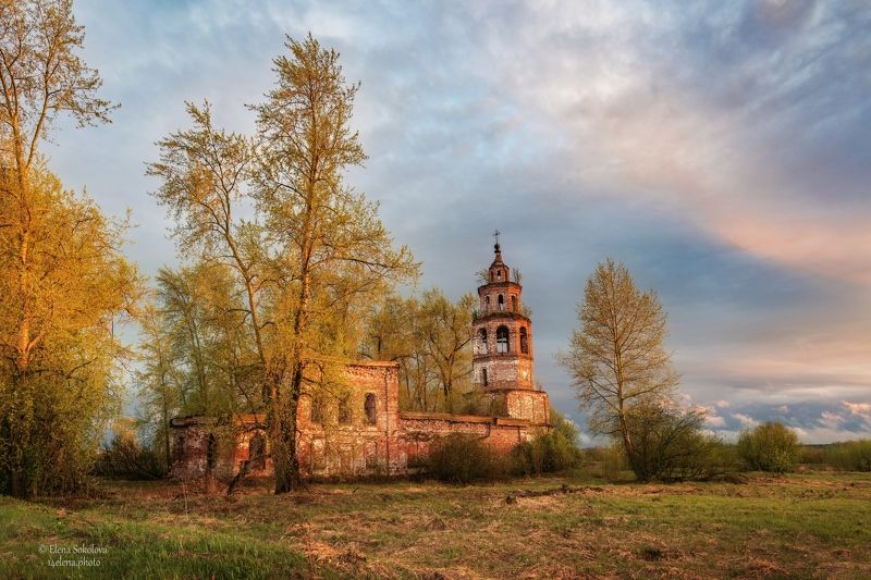 усолье, храм, церковь, весна, май, закат, вечер Церковь Владимирской иконы Божией Матери.photo preview