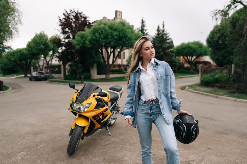 желтый другphoto preview