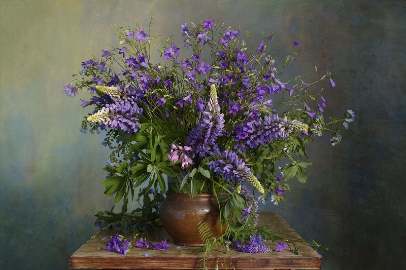 Натюрморт, вера павлухина, цветы, люпины, колокольчик  Сиреневый букет photo preview