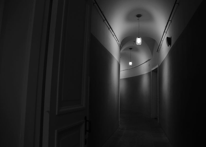 Black, Black & white, Дверь, Дорожка, Черно-белое, Эрмитаж E X P L O R Ephoto preview