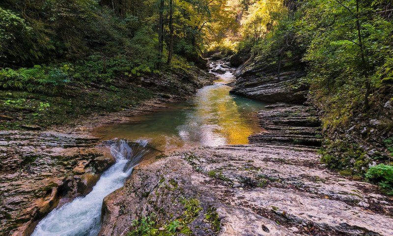 Осенний Курджипс в Гуамском ущельеphoto preview