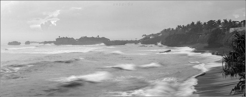 Прибрежный пейзаж с волнамиphoto preview