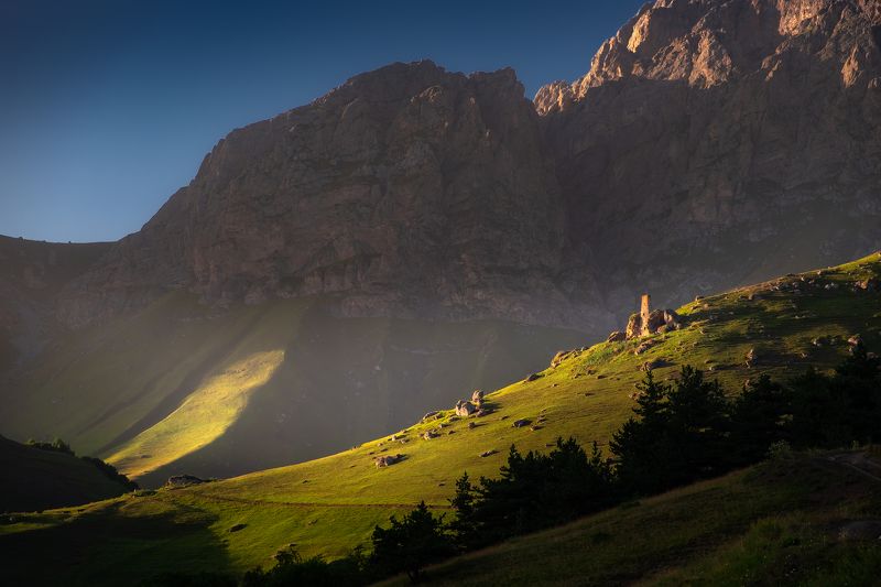 Башня Магой-Джел на закате. Горная Ингушетияphoto preview