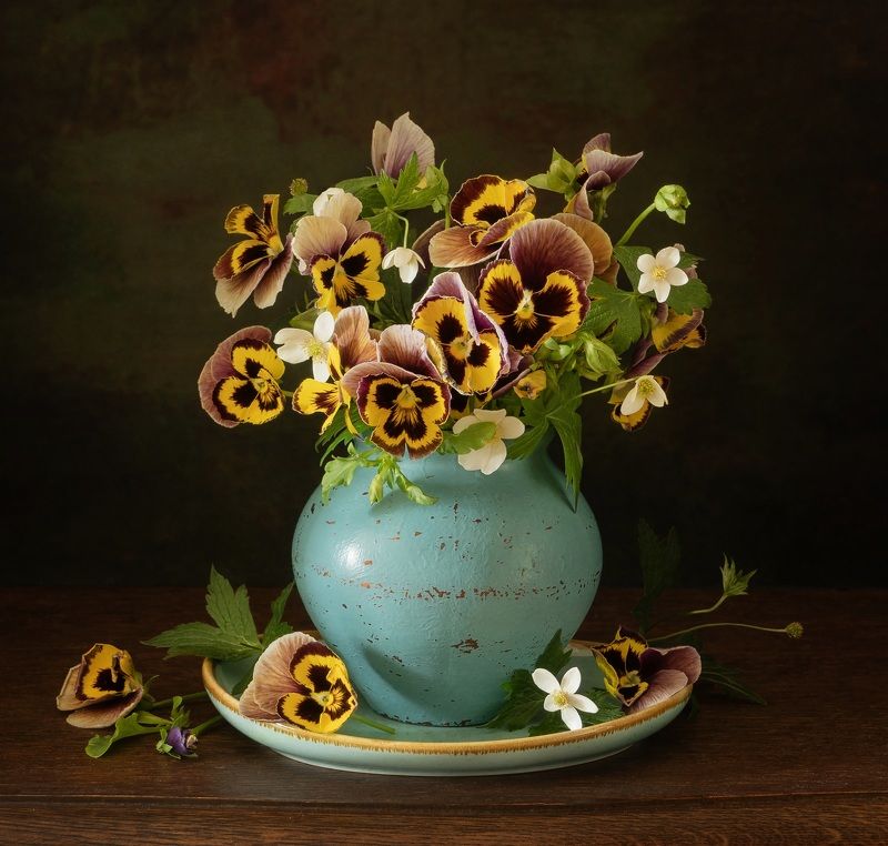 Весёлые мордашки или букет с фиалкамм.photo preview