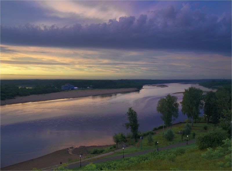 лето, река, утро, рассвет, небо, облака, лента, берега Утро над рекойphoto preview