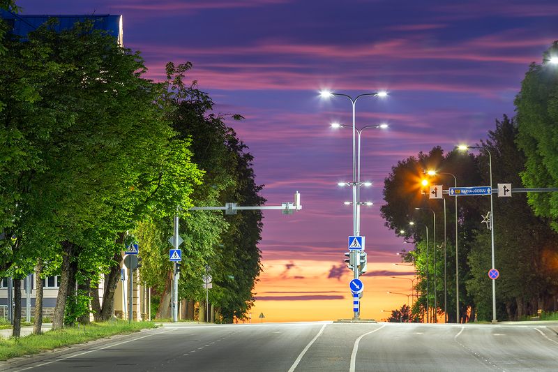 белая ночь нарва июнь Полночь в городе фото превью