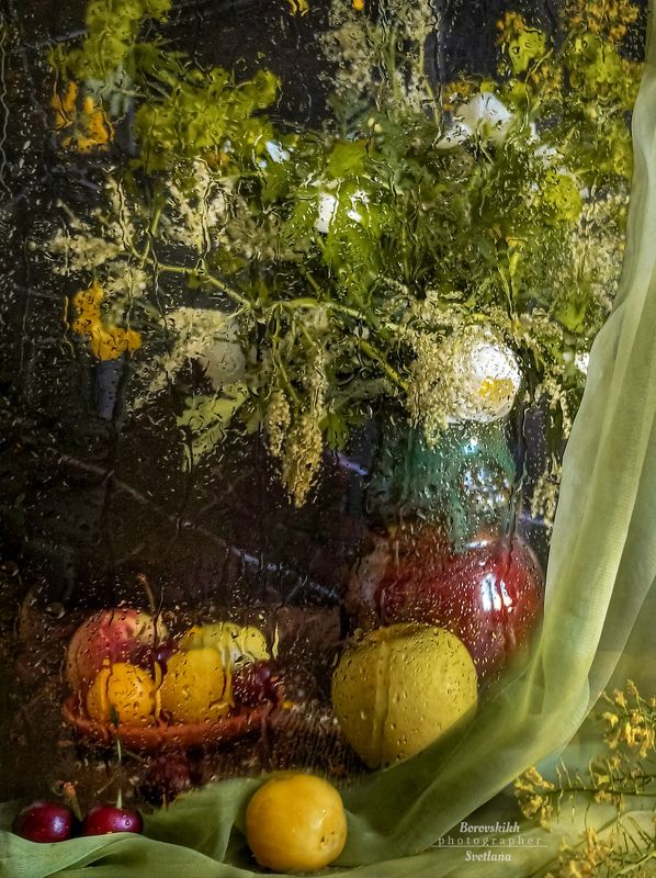 натюрморт, низкий ключ, darkphoto, ваза, цветы, стекло, капли, фото на телефон Букет за стекломphoto preview