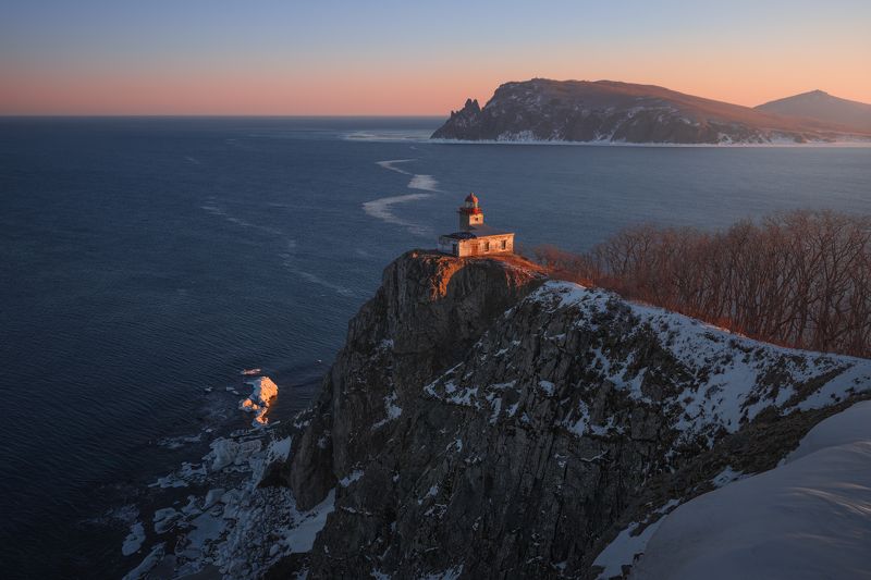 пейзаж, приморье, маяк балюзек, закат, море, горы, зима Зарядкаphoto preview