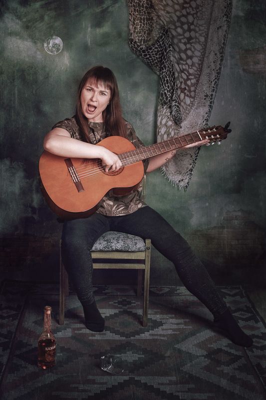 Поющая под луной/Singing under the moonphoto preview