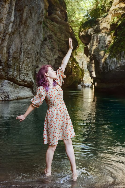 лето, девушка, горная река, теснина реки белая, адыгея Мелодия горной рекиphoto preview