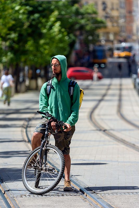 Доставчик на хранаphoto preview