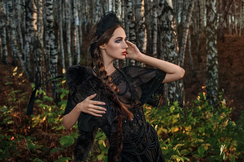 Girl in kokoshnikphoto preview