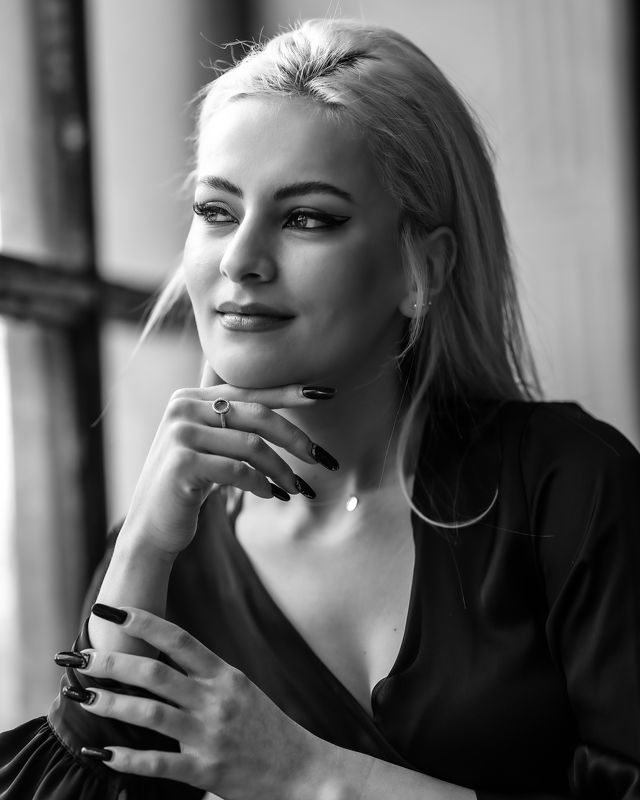 #portrait #85mm #bnw Portrait of Yasminaphoto preview