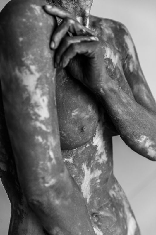 будуар, ню, обнаженное тело, женская грудь, руки, талия, арт фото, арт ню, тело, соски, трещины, грязь, мысли, взгляд, женщина, девушка без названия фото превью