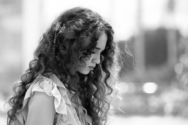 уличный женский портрет, девушка photo preview