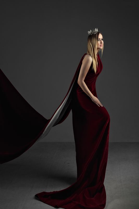 Girl, Queen, Red, studio, light, model ***photo preview