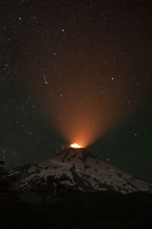 astrophotography Villarica Volcano luminescencephoto preview