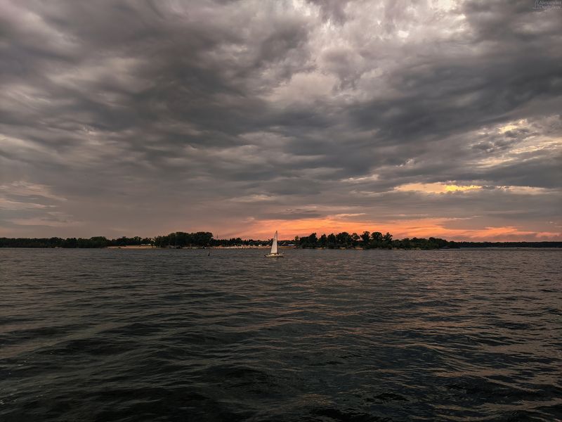 мобильная фотография, пейзаж, парусник, мобилография, река, волга, самара, mobile photography, landscape, sailboat, river Белеет парус такой одинокий фото превью