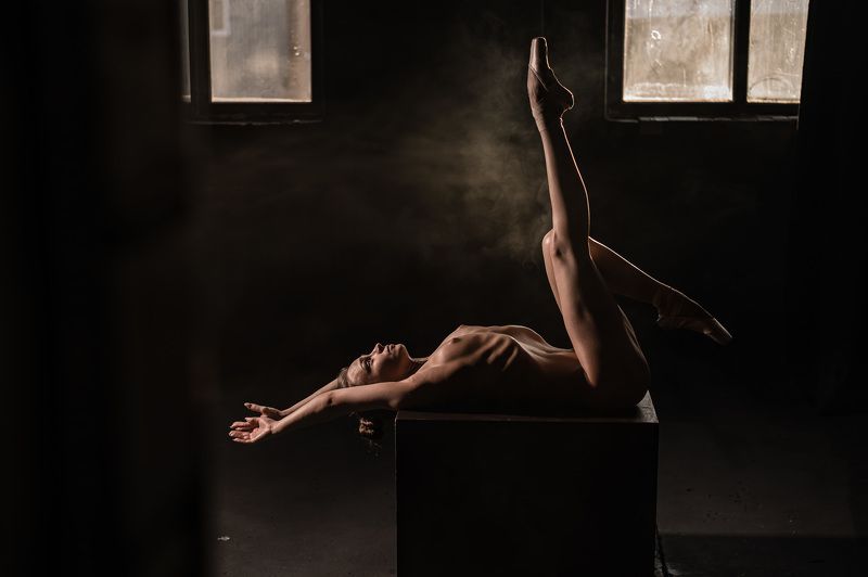 балерина, ню, пуанты, загар, грация, стройная, позирует, Новосибирск, Михаил Решетников Балерина в фотостудииphoto preview