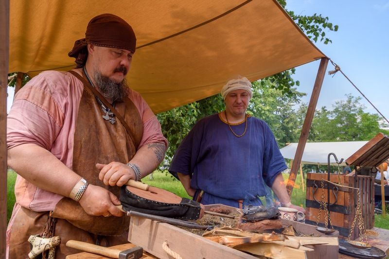 реконструкторы, фестиваль, ретро, история Чеканщики монетphoto preview