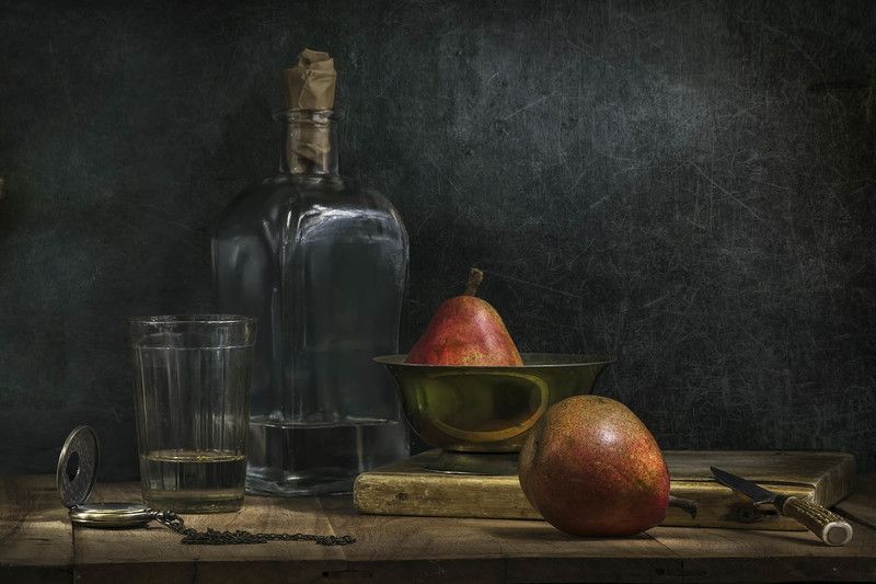 Натюрморт с красными грушамиphoto preview