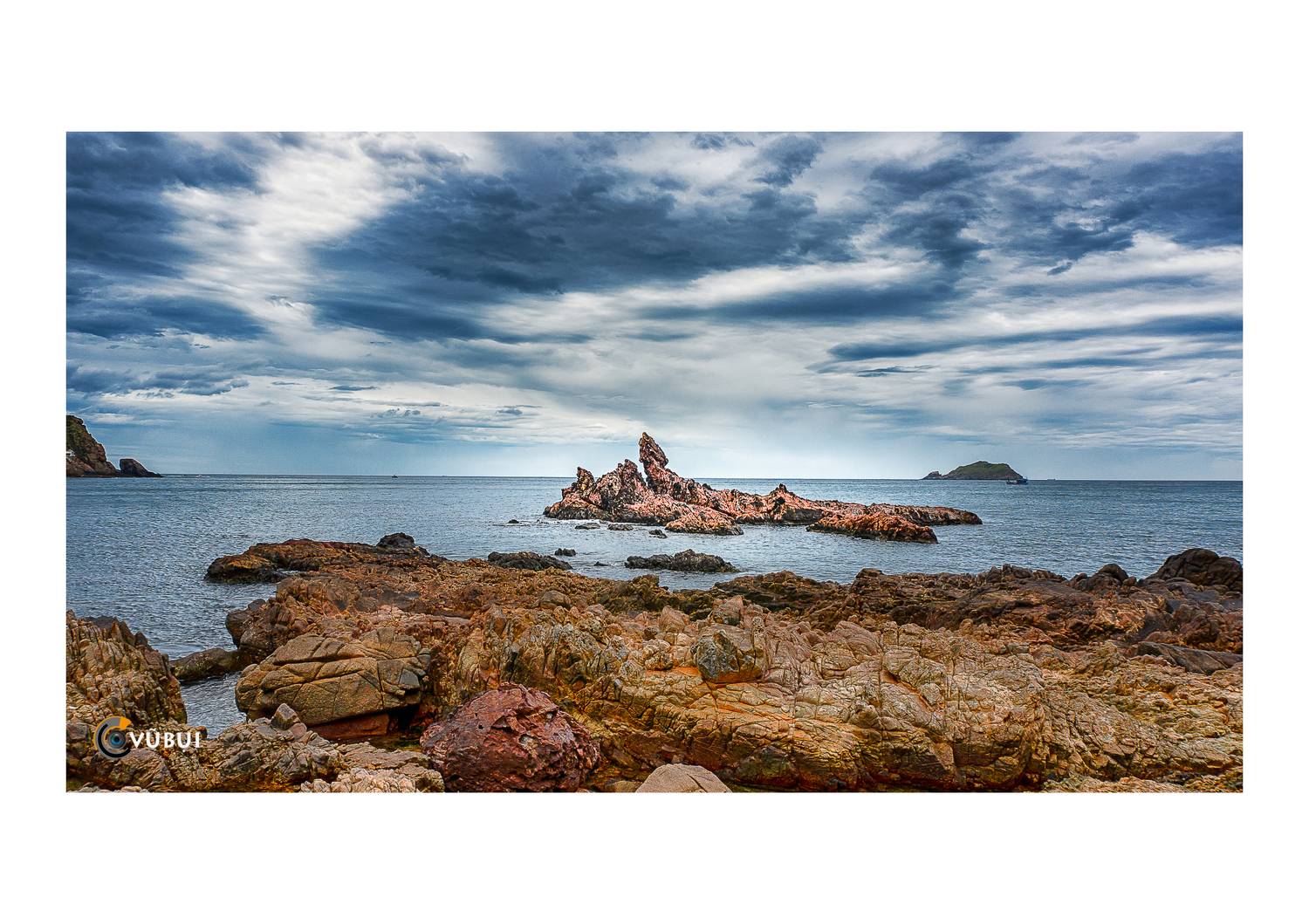 Dragon head in the middle of the sea. Автор: Pham Anh Vu , Pham Anh Vu