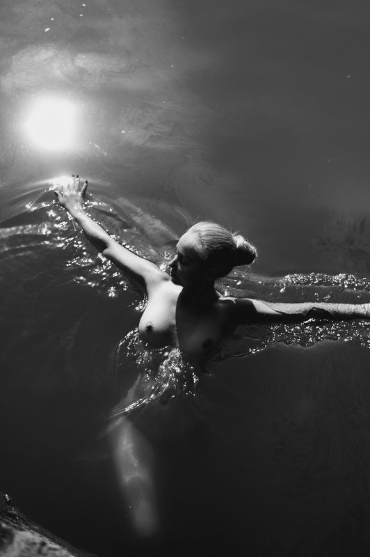 чб, ню, вода, купается, блики, озеро, Михаил Решетников, Новосибирск, плавает июльские купанияphoto preview