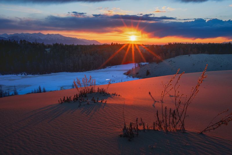 майский рассвет на Чарских дюнахphoto preview