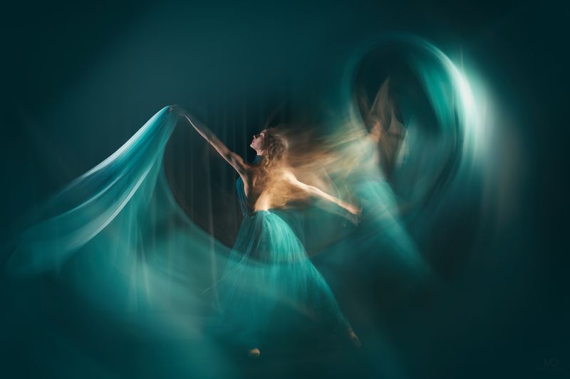 ballet, ballerina, studio light Emerald Elegancephoto preview