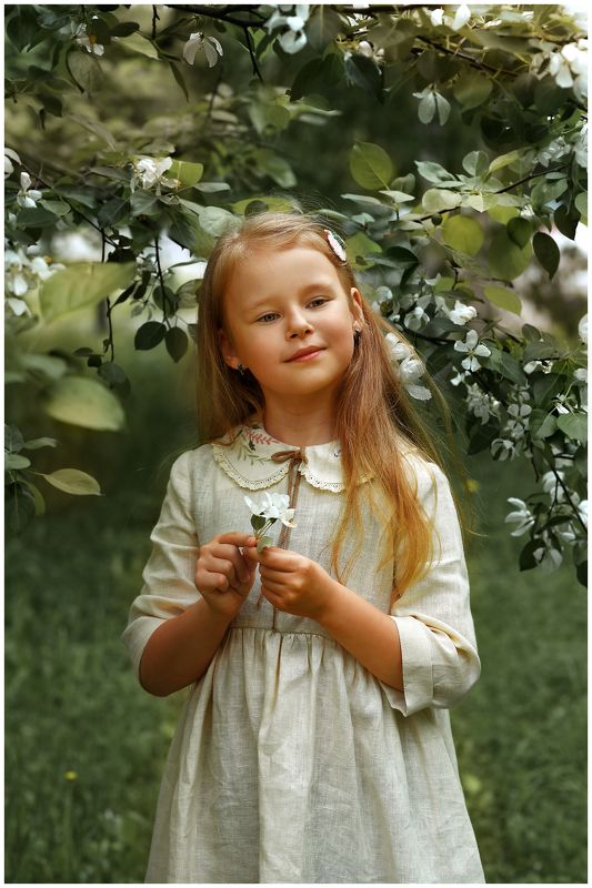 девочка, цветение, цветы, дети,  в яблонеphoto preview