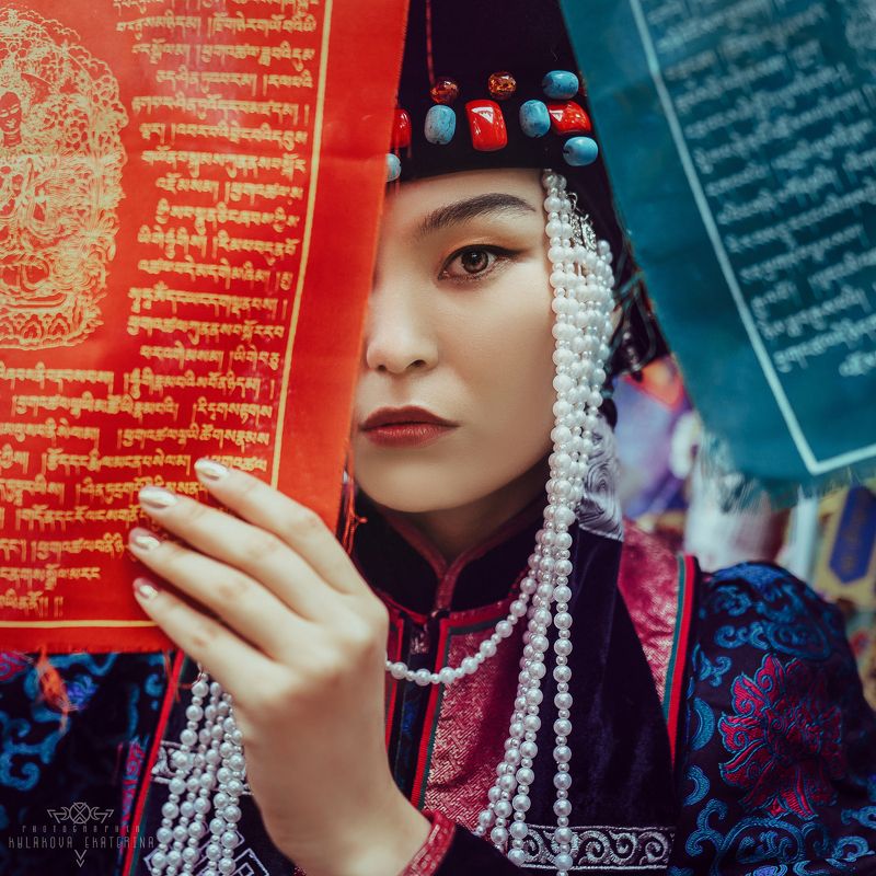 буряты, культуры, народы, буддизм, традиционный костюм, бурятия Буин Хан. Бурятская деваphoto preview