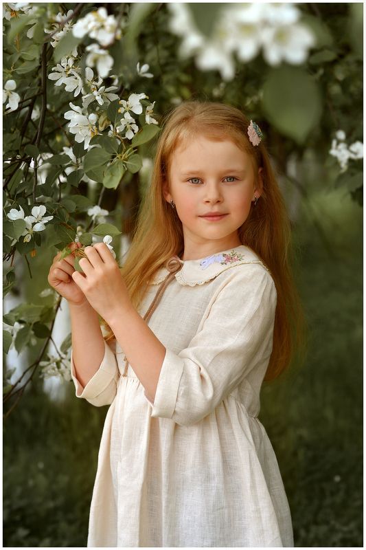 девочка, цветение, цветы, дети,  в яблонеphoto preview