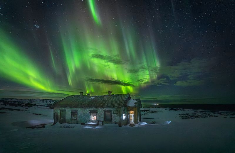 Аврора над заброшенной метеостанцией.photo preview